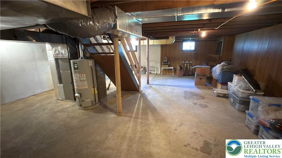 462 Maple Road Hellertown, PA 18055 - Photo 25 of 25 a view of a studio with wooden floor
