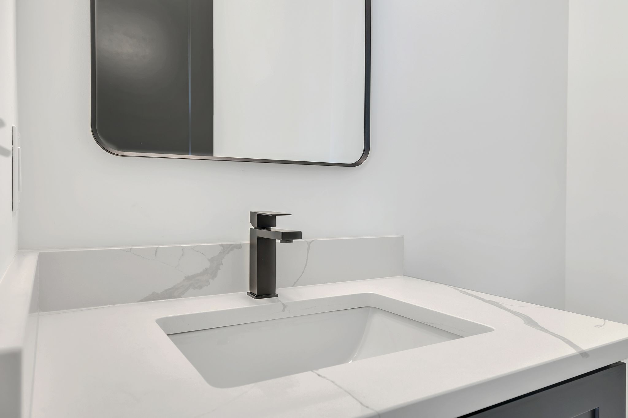 1607 Martha Washington Way Murfreesboro, TN 37130 - Photo 12 of 43 a bathroom with a bathtub