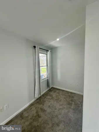 a view of a big room with closet