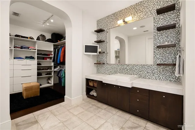 $1,980,000 | 8901 North 2nd Street, McAllen, TX 78504