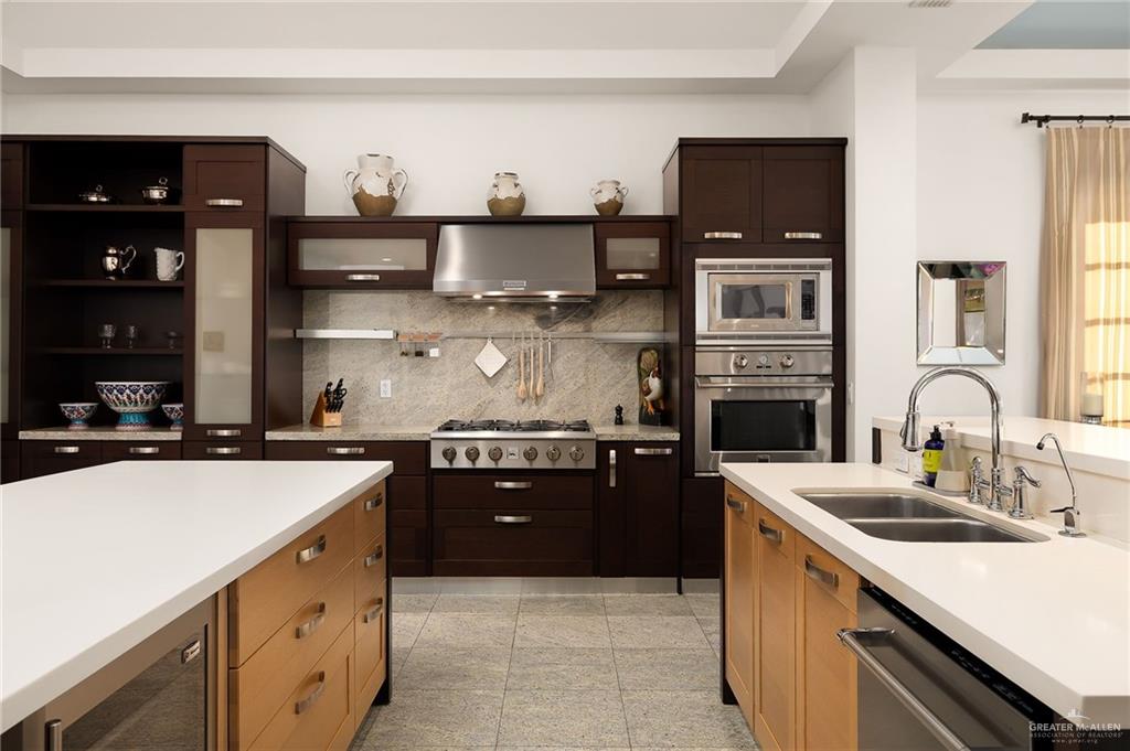 8901 North 2nd Street McAllen, TX 78504 - Photo 7 of 40 Effortless, luxury gourmet kitchen