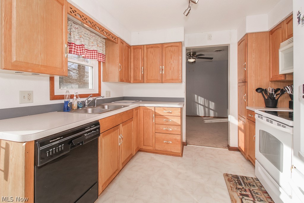 34677 Bainbridge Road North Ridgeville, OH 44039 - Photo 14 of 35