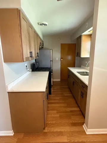 $1,295 | 7918 45th Street, Unit W1, Lyons, IL 60534