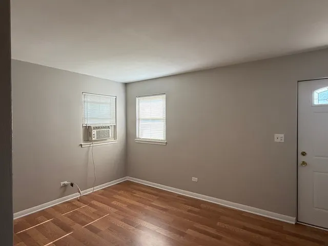 $1,295 | 7918 45th Street, Unit W1, Lyons, IL 60534