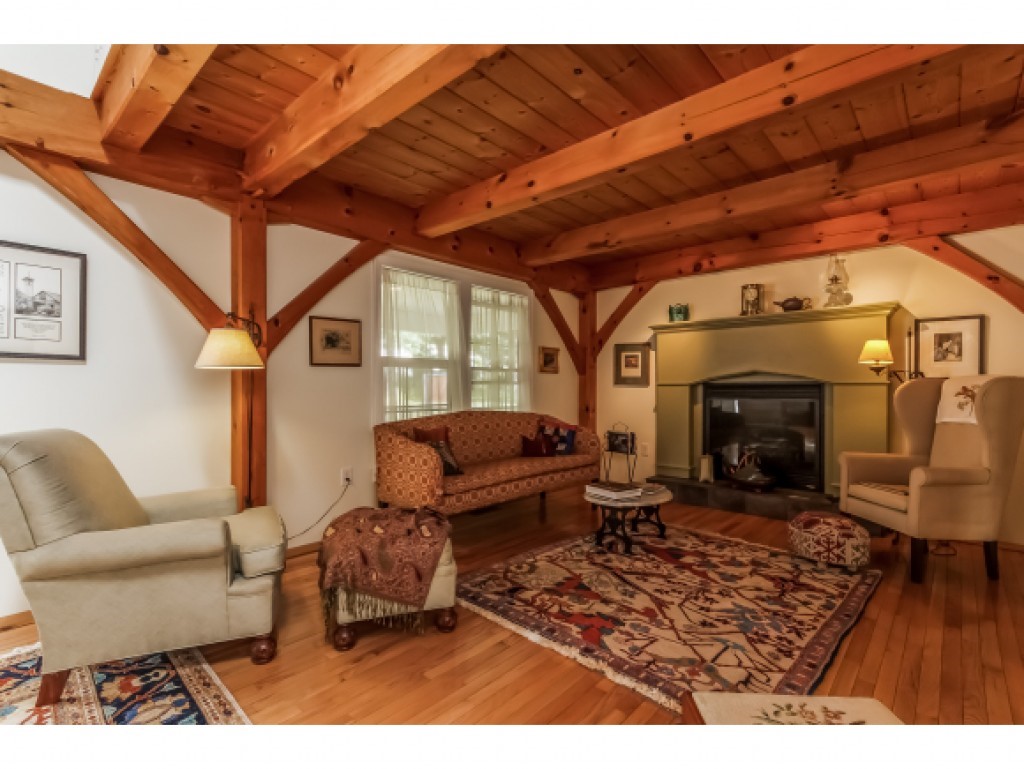 10 Pond Road Derry, NH 03038 - Photo 5 of 36