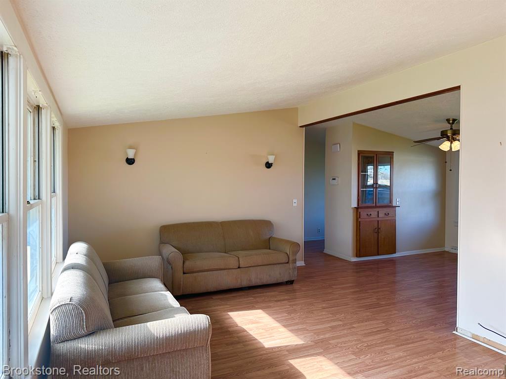 1439 Elms Road Flint, MI 48532 - Photo 7 of 22