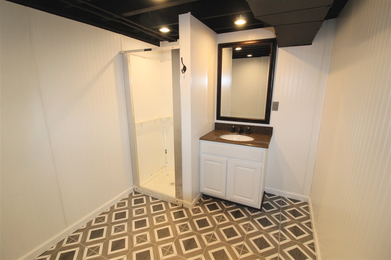 6046 East Carpenter Road Flint, MI 48506 - Photo 16 of 19 31390178-15.JPG