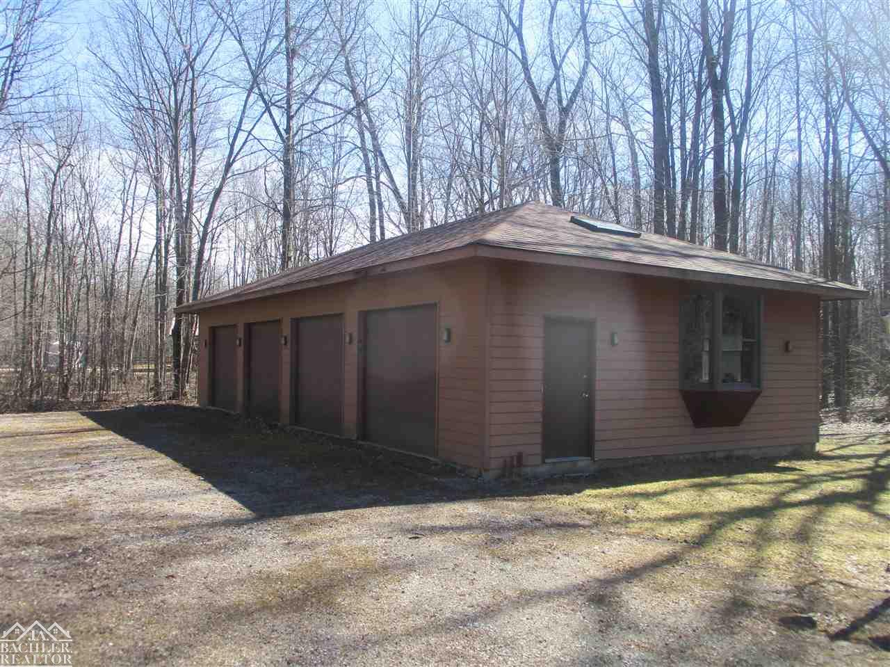 8585 Lindsey Road Casco, MI 48064 - Photo 28 of 31 50068512-27.JPG