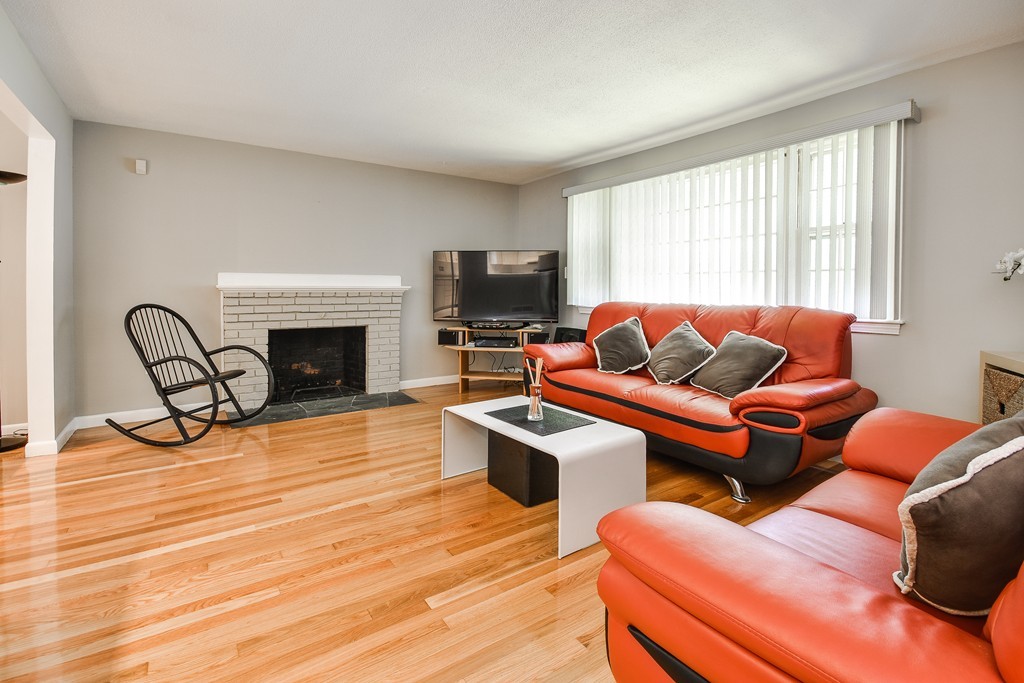 28 Westgate Road Framingham, MA 01701 - Photo 3 of 14 Gallery Image 3