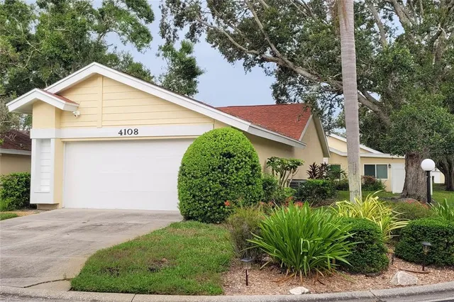 $189,900 | 4108 Carriage Way, Unit 6, Sarasota, FL 34241