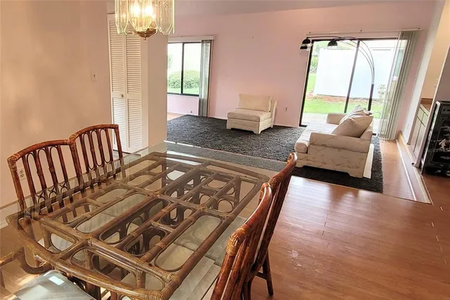 $189,900 | 4108 Carriage Way, Unit 6, Sarasota, FL 34241