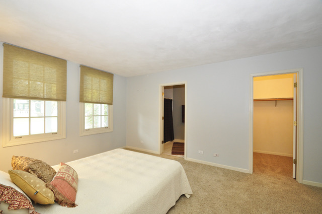 527 North Sheridan Road Waukegan, IL 60085 - Photo 11 of 25 a bedroom with a bed and a window