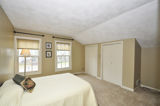 527 North Sheridan Road Waukegan, IL 60085 - Photo 13 of 25 a bedroom with a bed and a window
