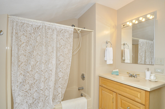 527 North Sheridan Road Waukegan, IL 60085 - Photo 15 of 25 a bathroom with a sink and a mirror