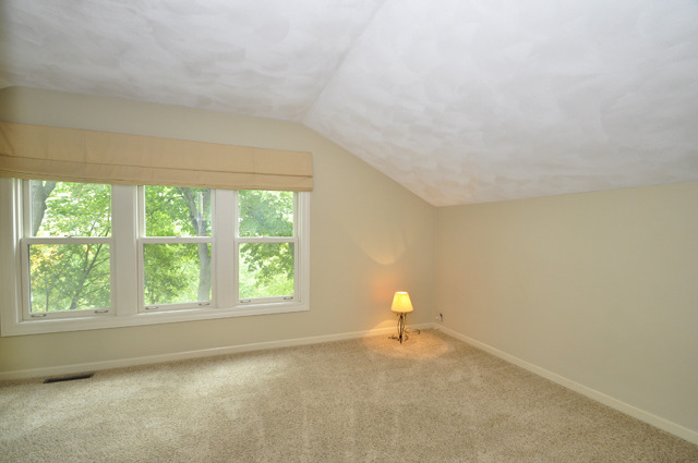 527 North Sheridan Road Waukegan, IL 60085 - Photo 16 of 25 a view of an empty room with a window