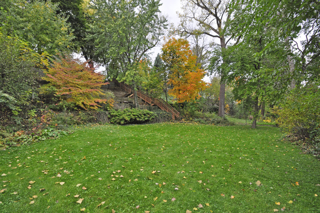 527 North Sheridan Road Waukegan, IL 60085 - Photo 23 of 25 a view of yard with green space