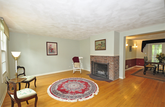 527 North Sheridan Road Waukegan, IL 60085 - Photo 3 of 25 a living room with furniture a fireplace and wooden floor