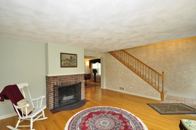 527 North Sheridan Road Waukegan, IL 60085 - Photo 4 of 25 a living room with a fireplace and a table