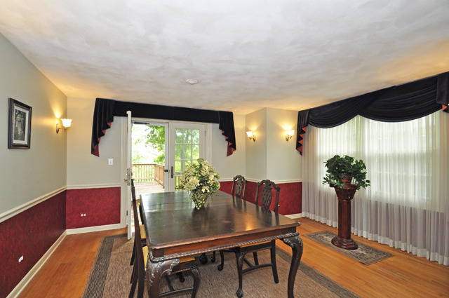 527 North Sheridan Road Waukegan, IL 60085 - Photo 5 of 25 a view of a dining room with furniture window and wooden floor