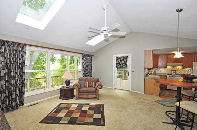 527 North Sheridan Road Waukegan, IL 60085 - Photo 10 of 25 a living room with furniture a table and a large window