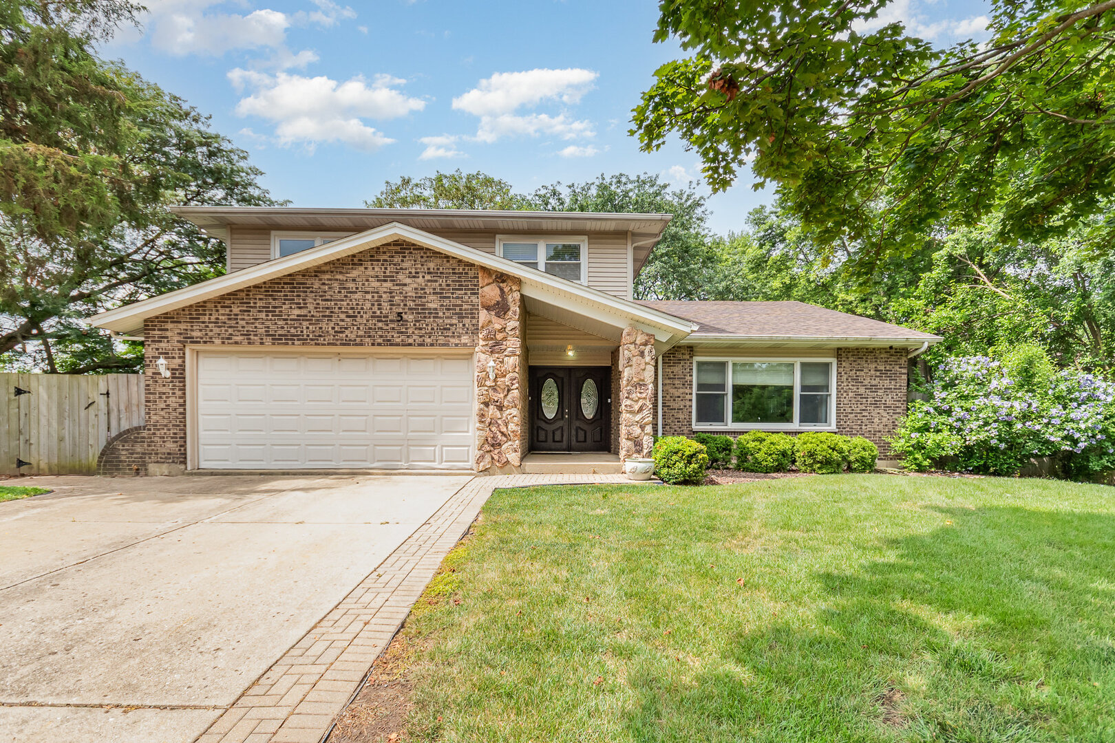 5 Swan Circle Bolingbrook, IL 60440 - Photo 2 of 36