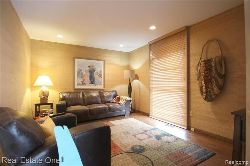 30215 High Valley Road Farmington Hills, MI 48331 - Photo 8 of 30