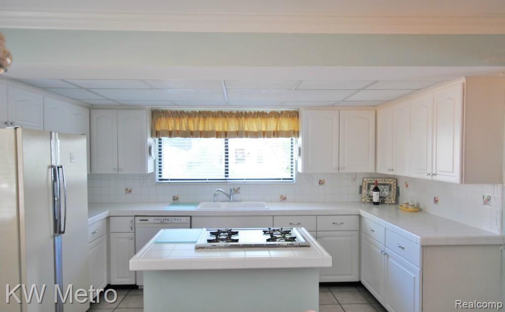 1609 Cambridge Road Berkley, MI 48072 - Photo 4 of 27