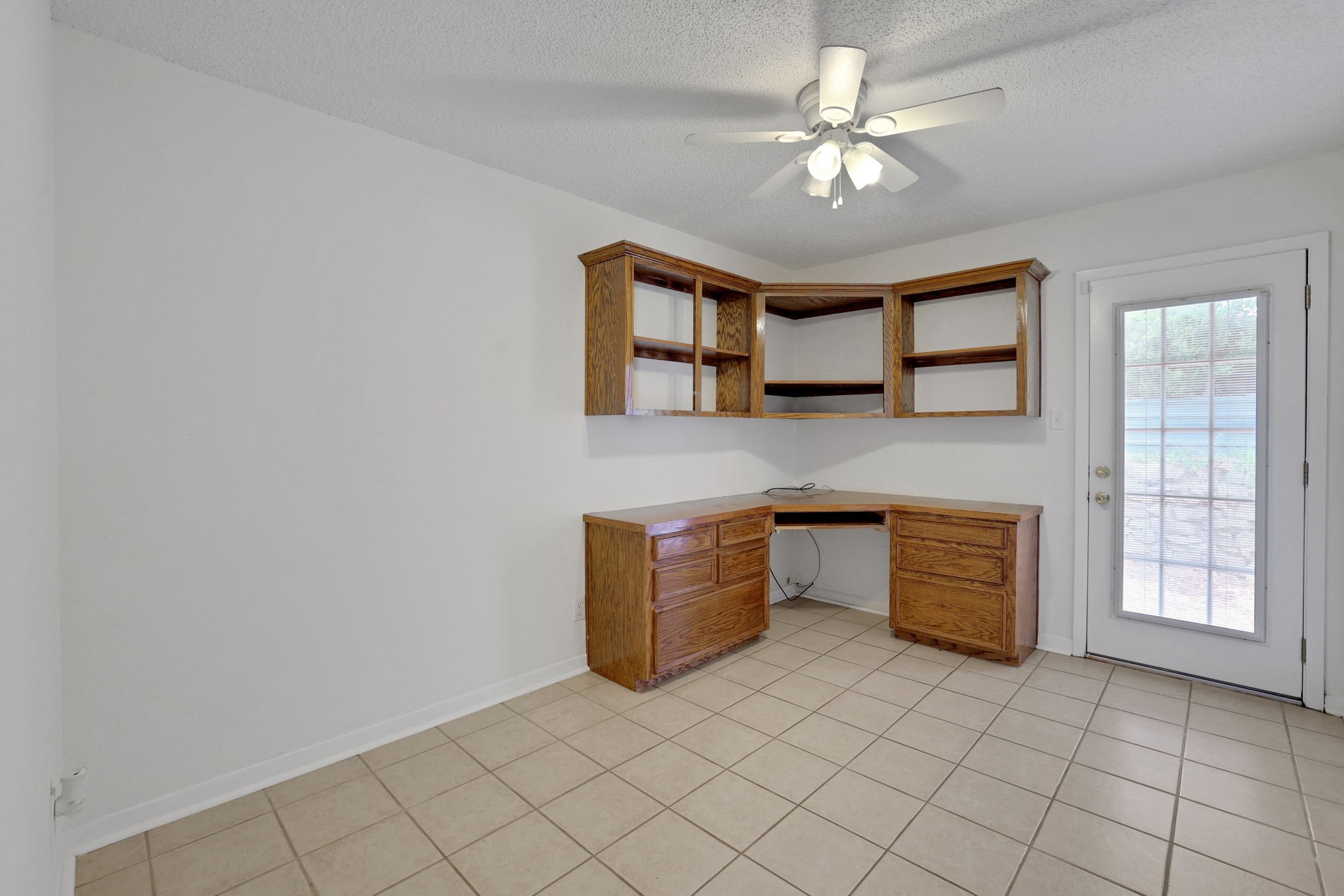 113 Hillendale Street Livingston, TX 77351 - Photo 28 of 36 Guest bedroom 3 which is currently set up as a home office