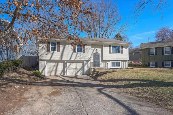 $349,900 | 1704 South Taylor Circle, Olathe, KS 66062