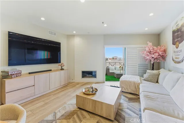 $1,475,000 | 200 Pacific Coast Highway, Unit 418, Huntington Beach, CA 92648