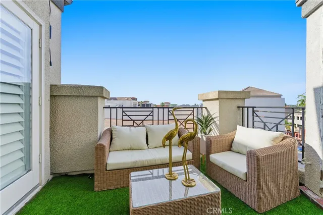 $1,475,000 | 200 Pacific Coast Highway, Unit 418, Huntington Beach, CA 92648