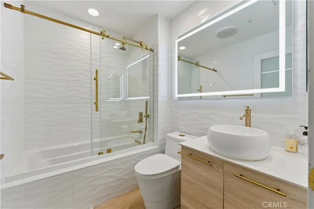 $1,475,000 | 200 Pacific Coast Highway, Unit 418, Huntington Beach, CA 92648