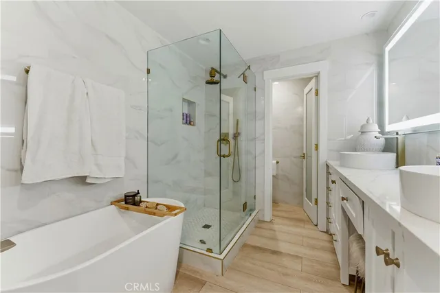 $1,475,000 | 200 Pacific Coast Highway, Unit 418, Huntington Beach, CA 92648