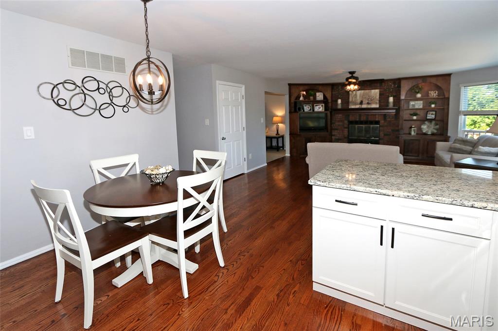 741 Strafford Ridge Drive Ballwin, MO 63021 - Photo 8 of 40 Gallery Image 8