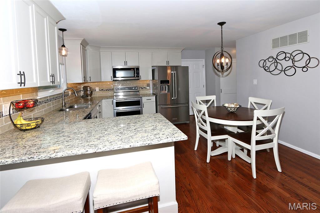 741 Strafford Ridge Drive Ballwin, MO 63021 - Photo 9 of 40 Gallery Image 9