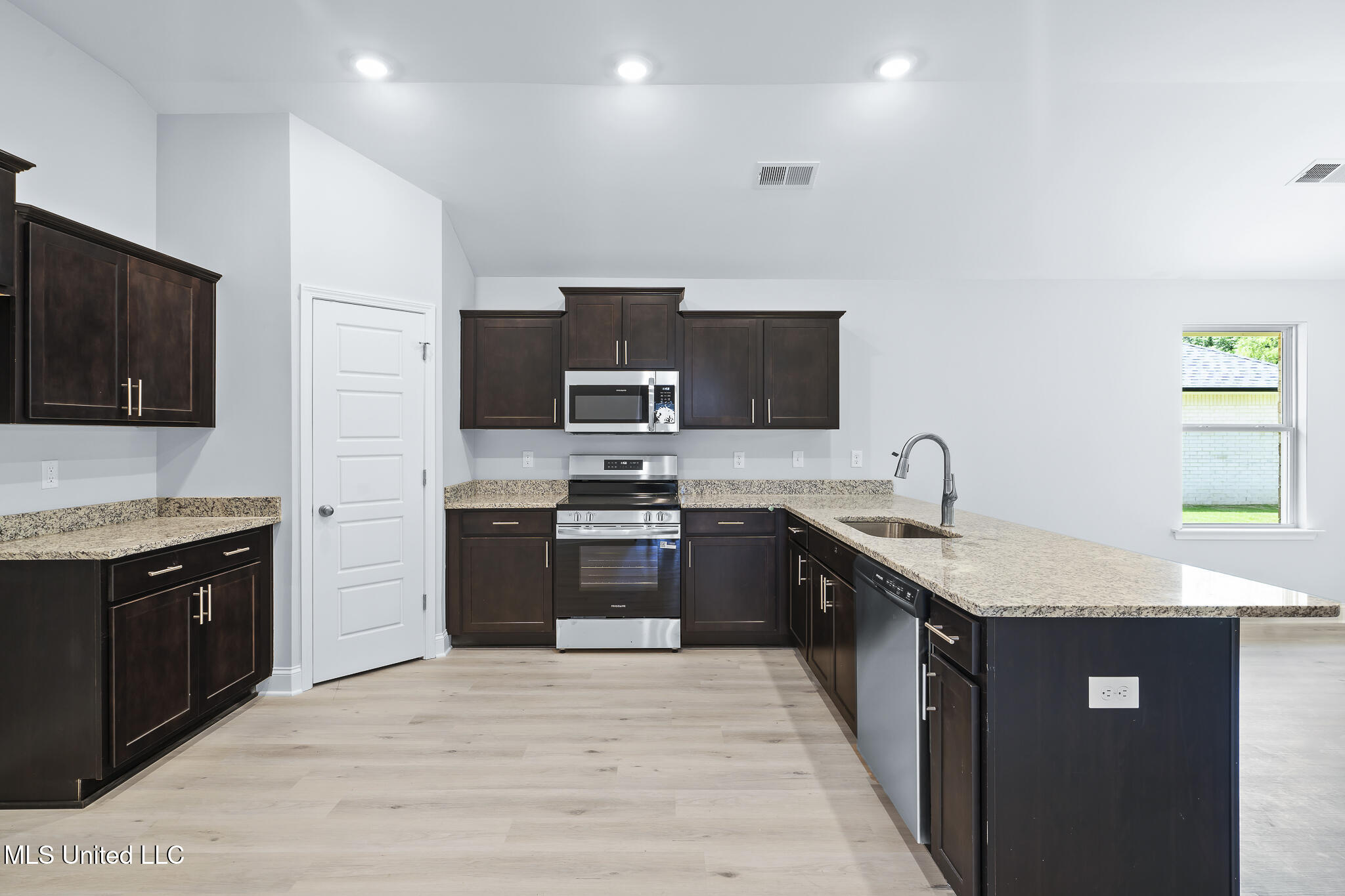 4251 Olivia Circle West Olive Branch, MS 38654 - Photo 11 of 30 4251 - Old River-09