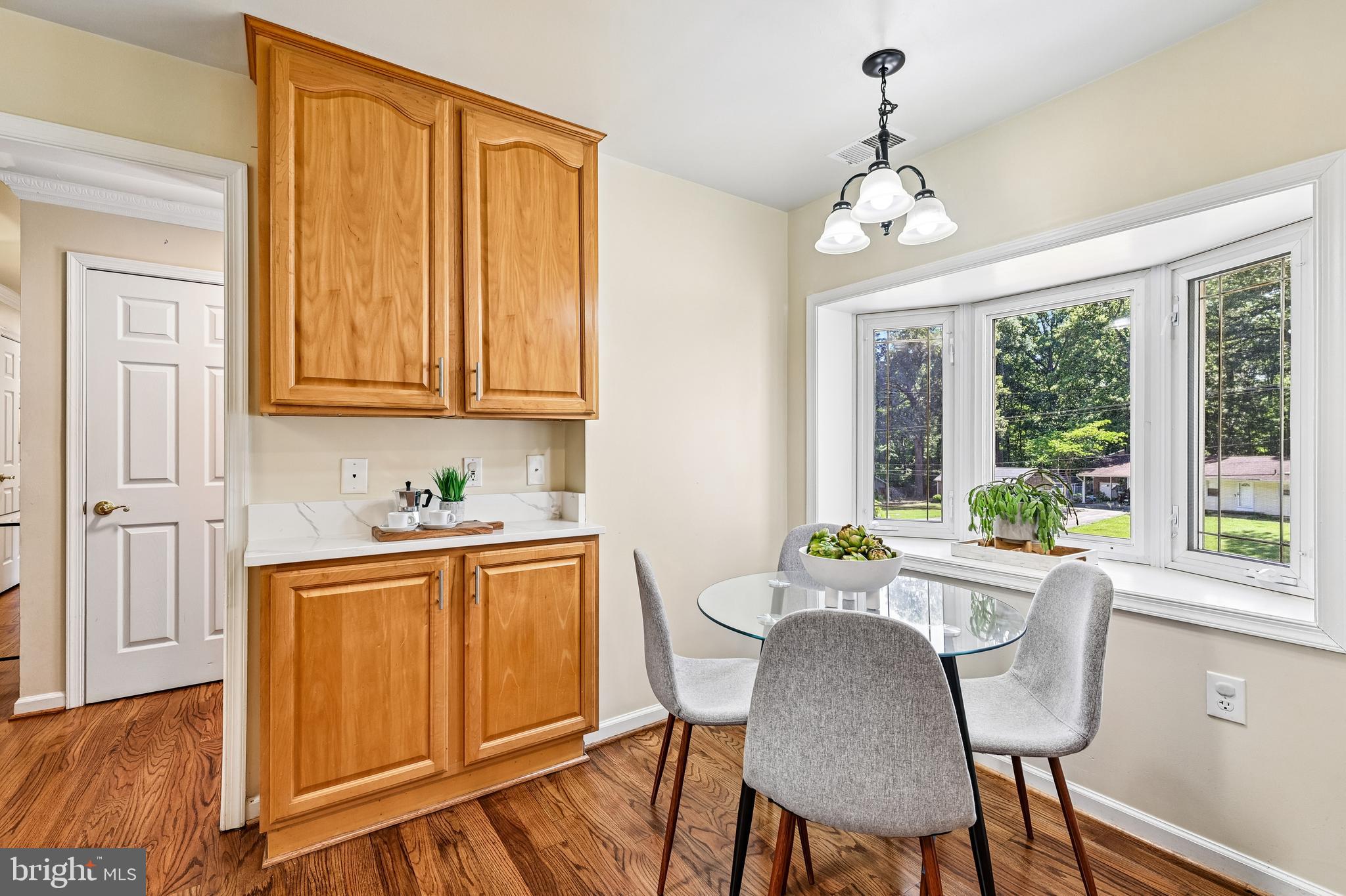 18328 Sharon Road Triangle, VA 22172 - Photo 17 of 61 EAT-IN KITCHEN TABLE SPACE