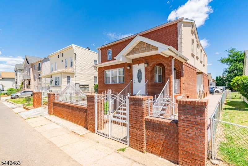 829 Allen Street, Unit 4 Elizabeth, NJ 07202 - Photo 3 of 40