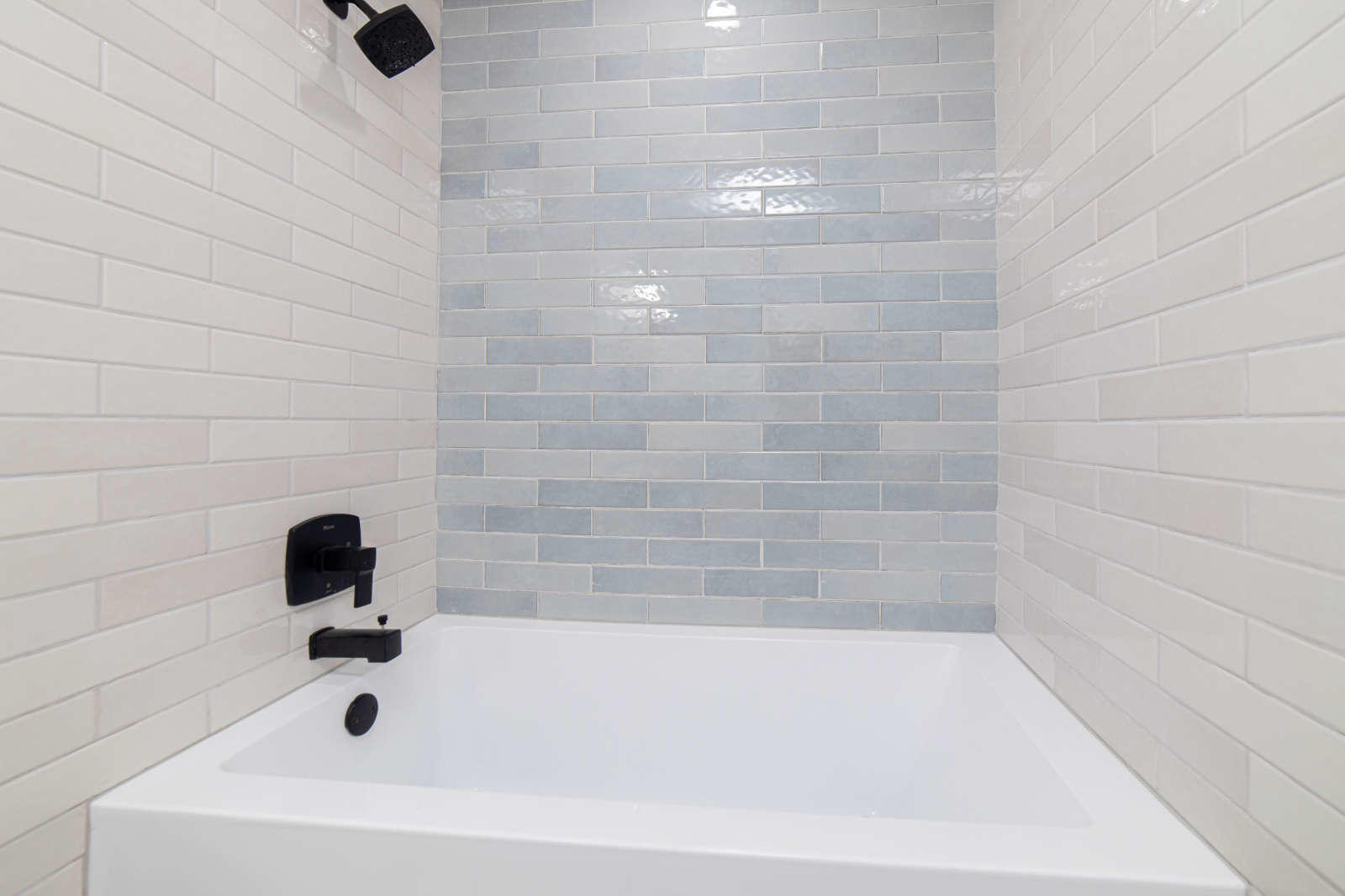 108 Linden Road St. Augustine, FL 32086 - Photo 21 of 36 a bathroom with a bathtub