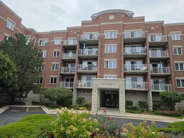 $1,800 | 6559 West George Street, Unit 202, Chicago, IL 60634