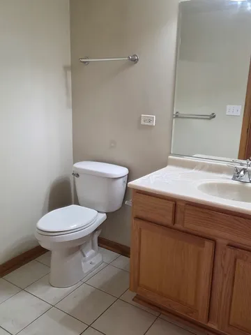 $1,800 | 6559 West George Street, Unit 202, Chicago, IL 60634