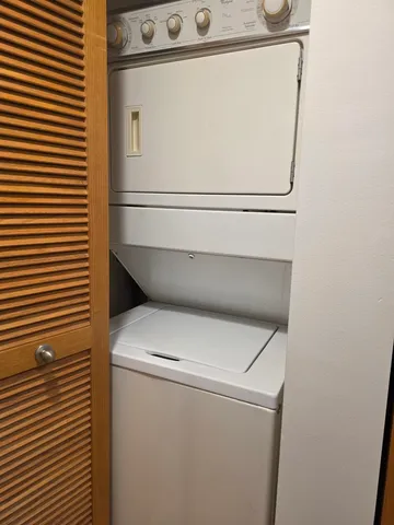 $1,800 | 6559 West George Street, Unit 202, Chicago, IL 60634