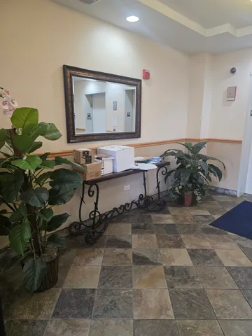 $1,800 | 6559 West George Street, Unit 202, Chicago, IL 60634