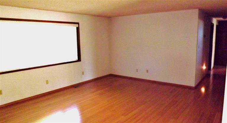 725 South Valley View Road Ashland, OR 97520 - Photo 4 of 18