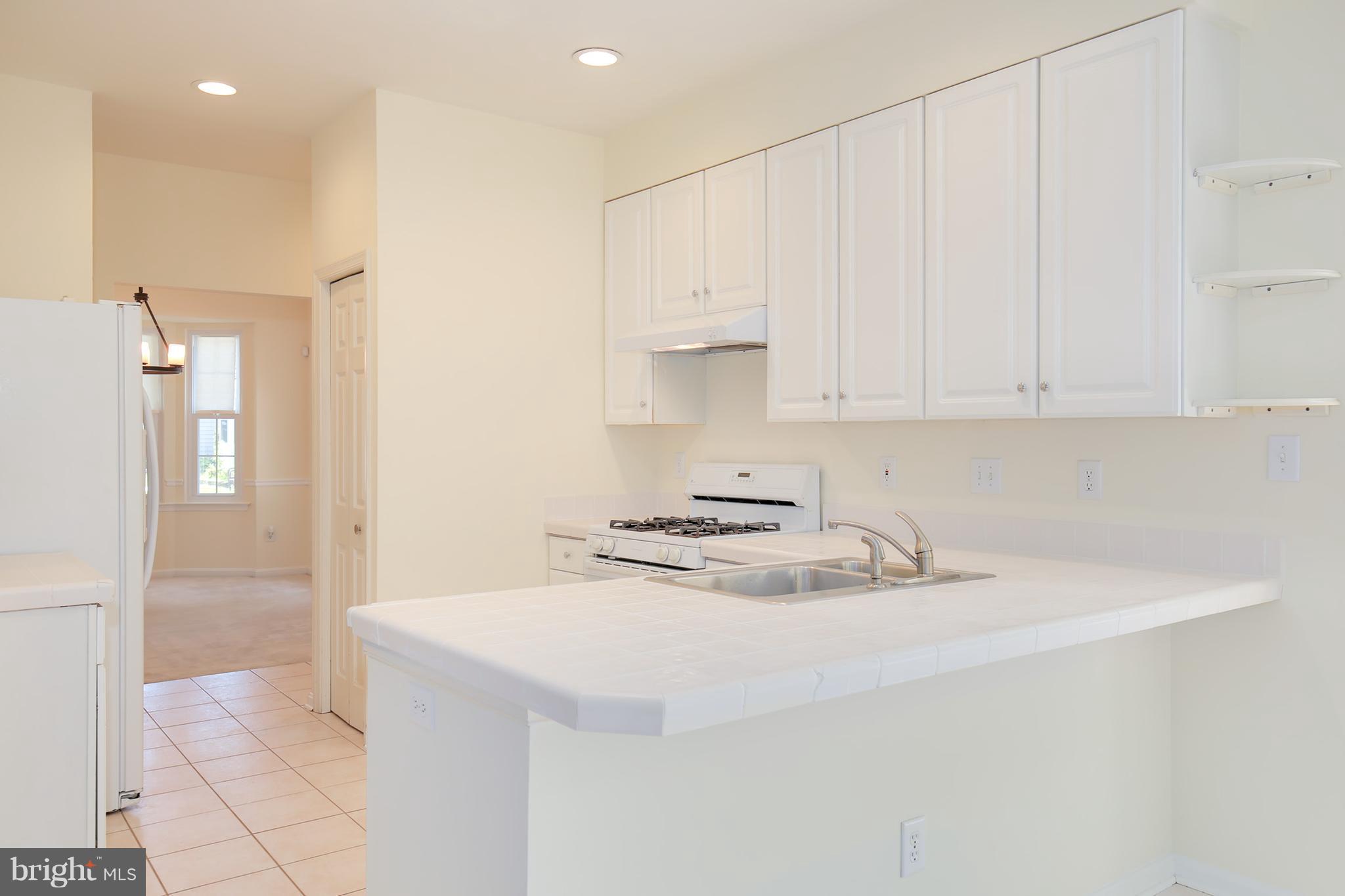 20309 Swallow Point Road Gaithersburg, MD 20886 - Photo 12 of 30 Kitchen