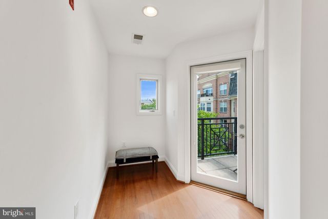 $989,000 | 304 South West Street, Alexandria, VA 22314