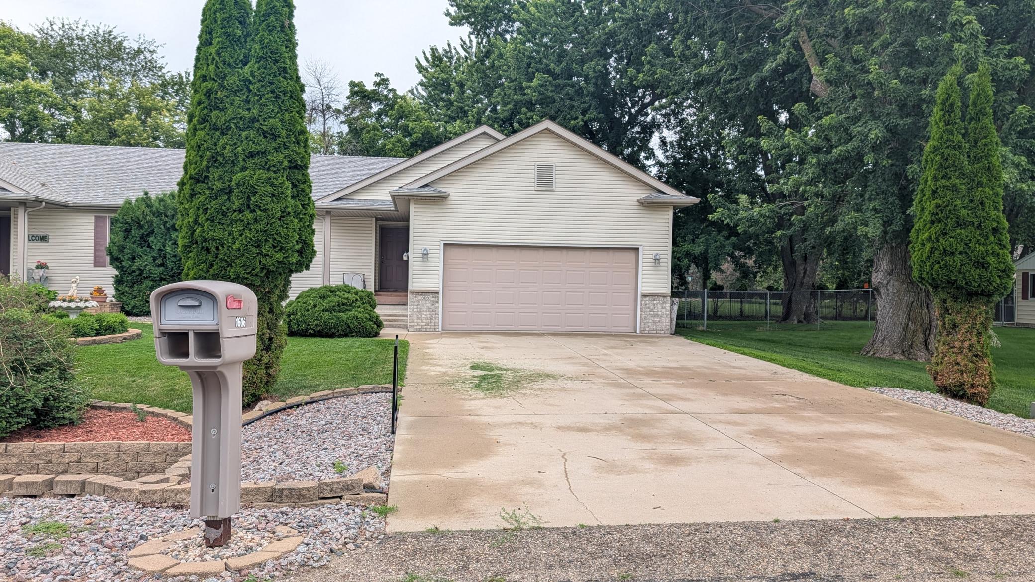 1606 17th Street Southwest Austin, MN 55912 - Photo 1 of 39
