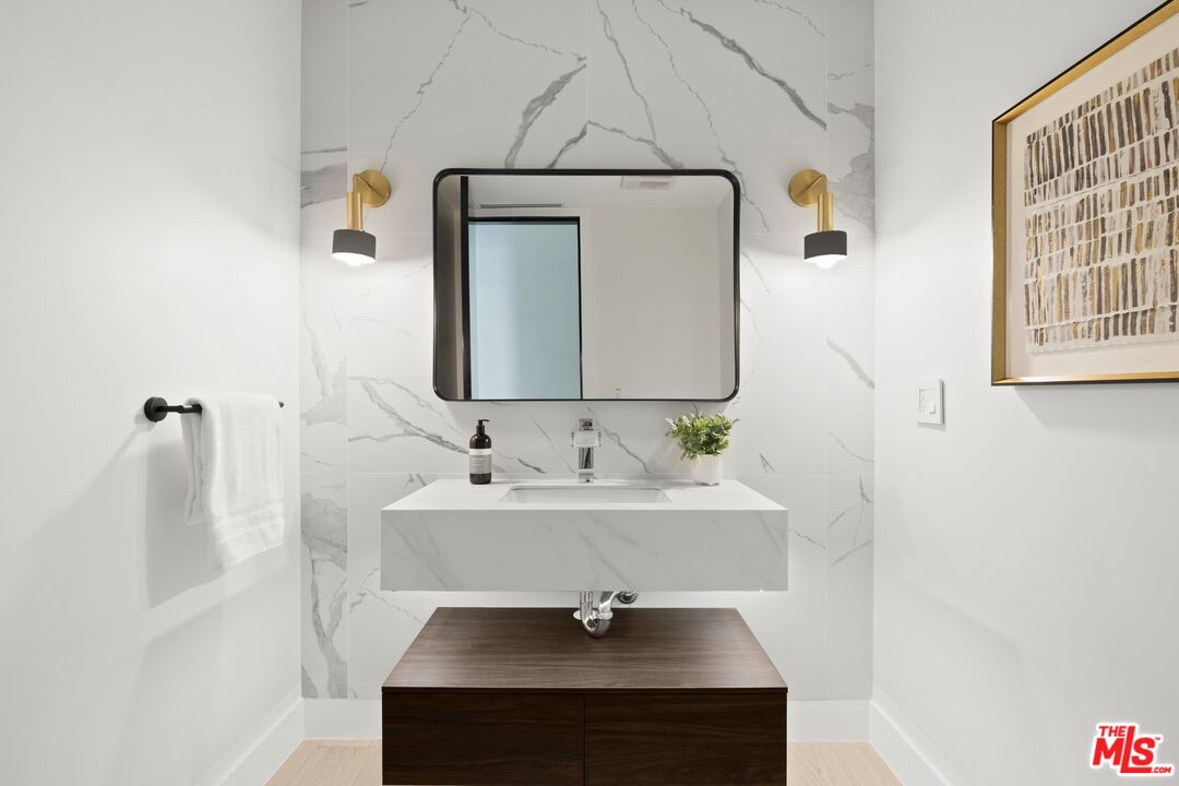 5012 Enfield Avenue Encino, CA 91316 - Photo 16 of 36 a bathroom with a sink and a mirror