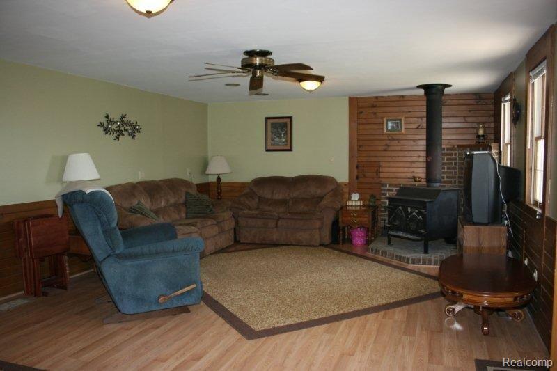 16556 Couper Road Milan, MI 48160 - Photo 12 of 21 IMG_7149.jpg