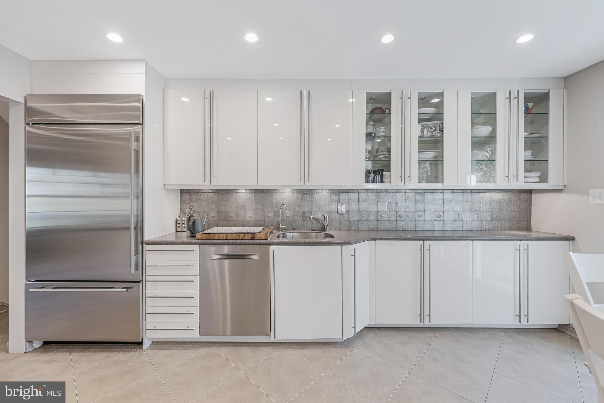 9908 Carter Road Bethesda, MD 20817 - Photo 12 of 51 Sensational cook's kitchen w/ Poggenpohl cabinets